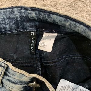 Acid washed denim jeans. Lightly worn. Excellent condition